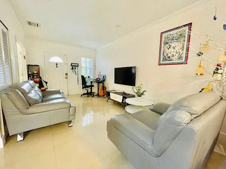 9490 SW 77th Pl — Photo 5