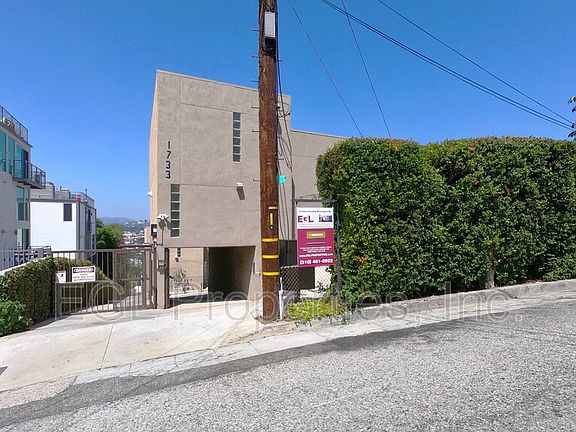 3rd image of 1733 Lucile Ave APT 1