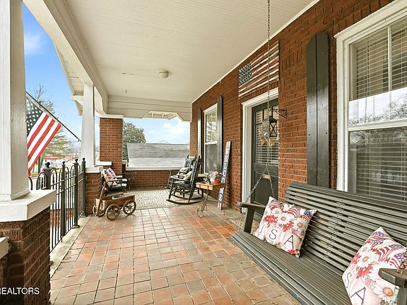 4th image of 518 N Main St