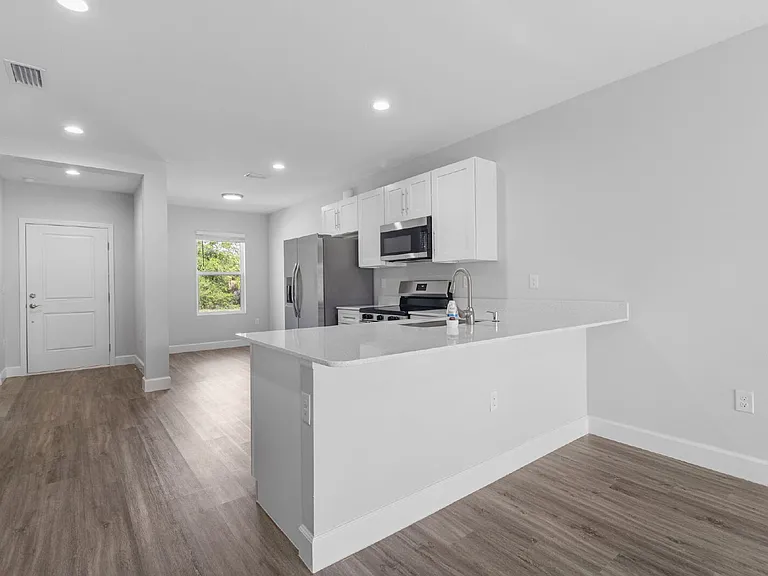 2226 Hilton St — Photo 6