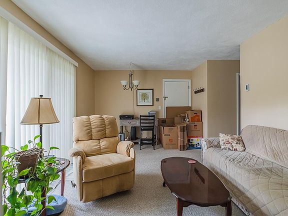 5th image of 6 Stonehenge Dr Unit 310WEST