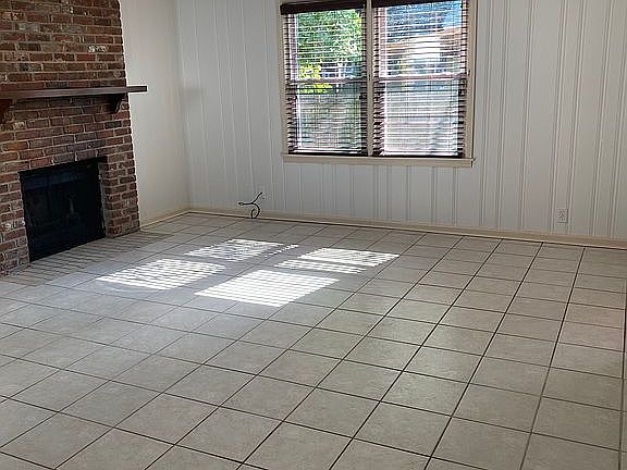 4th image of 10 N Humes St