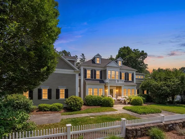 120 Deerfield Ln, Hanover, MA 02339