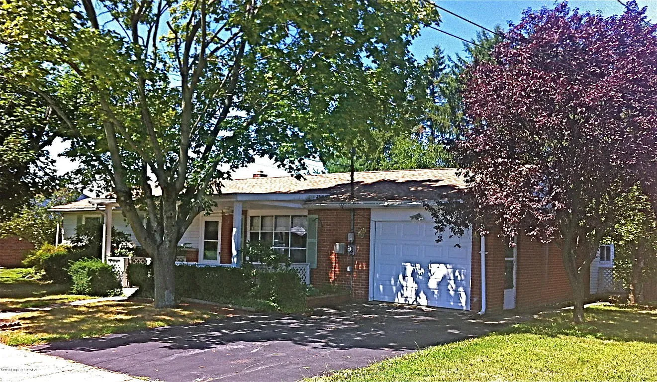 943 E 6th St photo 1