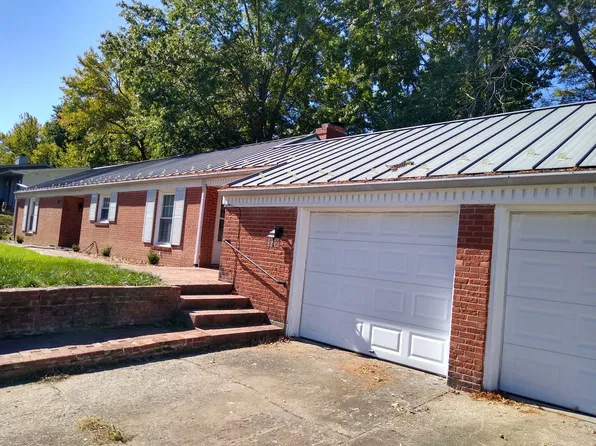 212 Apple Ln, Anna, IL 62906