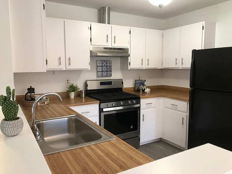 1402 Byers Ln — Photo 3