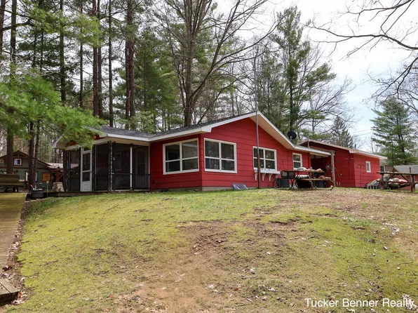 7764 E Saint Huberts Trl, Hesperia, MI 49421