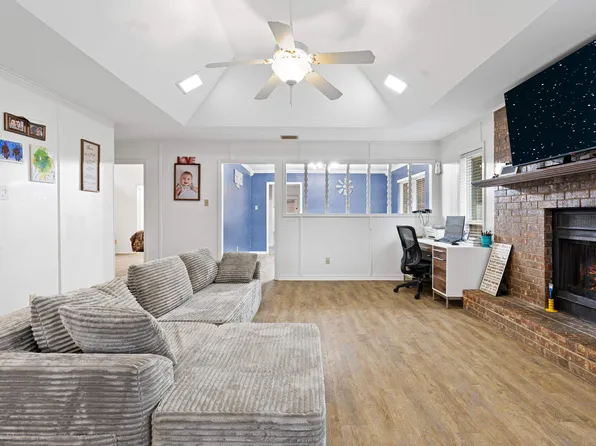 118 E Sycamore Ln, Longview, TX 75604