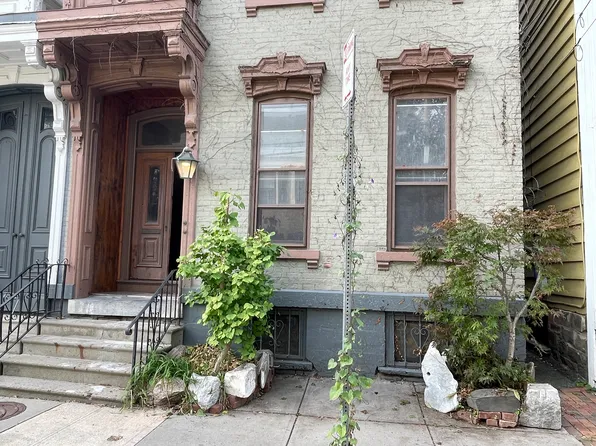 15 N Ferry St APT 1, Schenectady, NY 12305