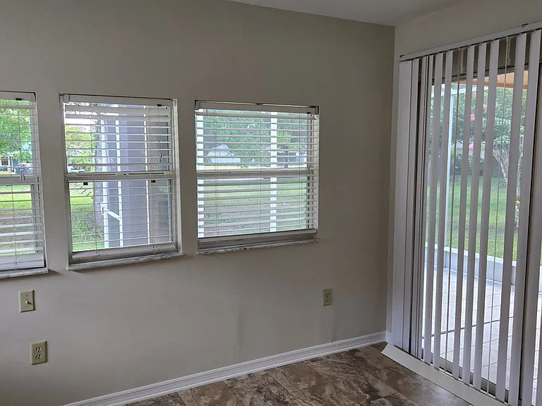 1657 Tremont Ln — Photo 14