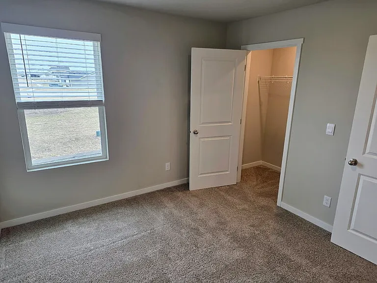 655 NW Williamsburg Ln — Photo 33