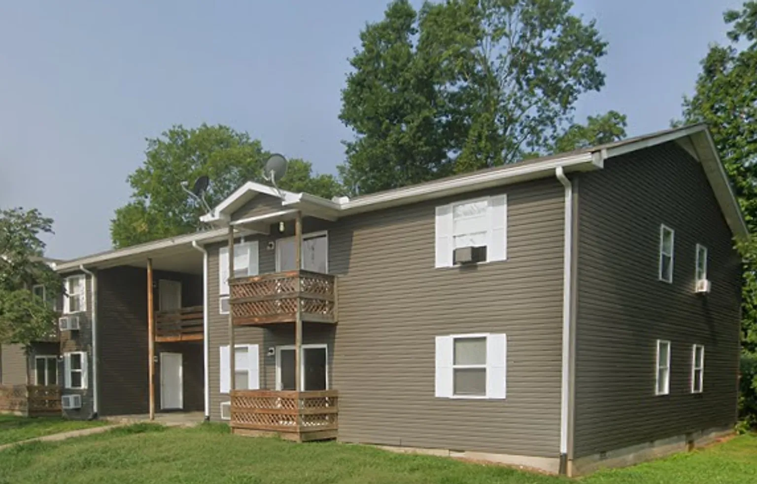 Poplar Point Apartments! — Photo 1