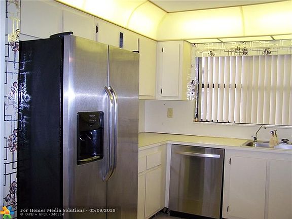 3rd image of 10145 Sunrise Lakes Blvd APT 305