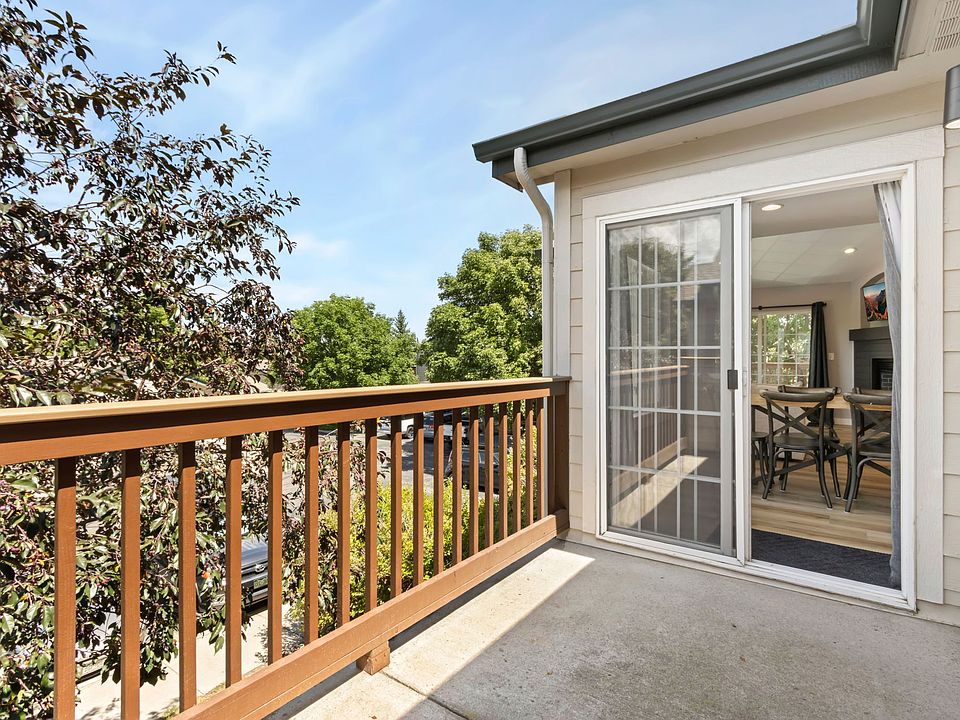 Balcony off kitchen to Junior Suite