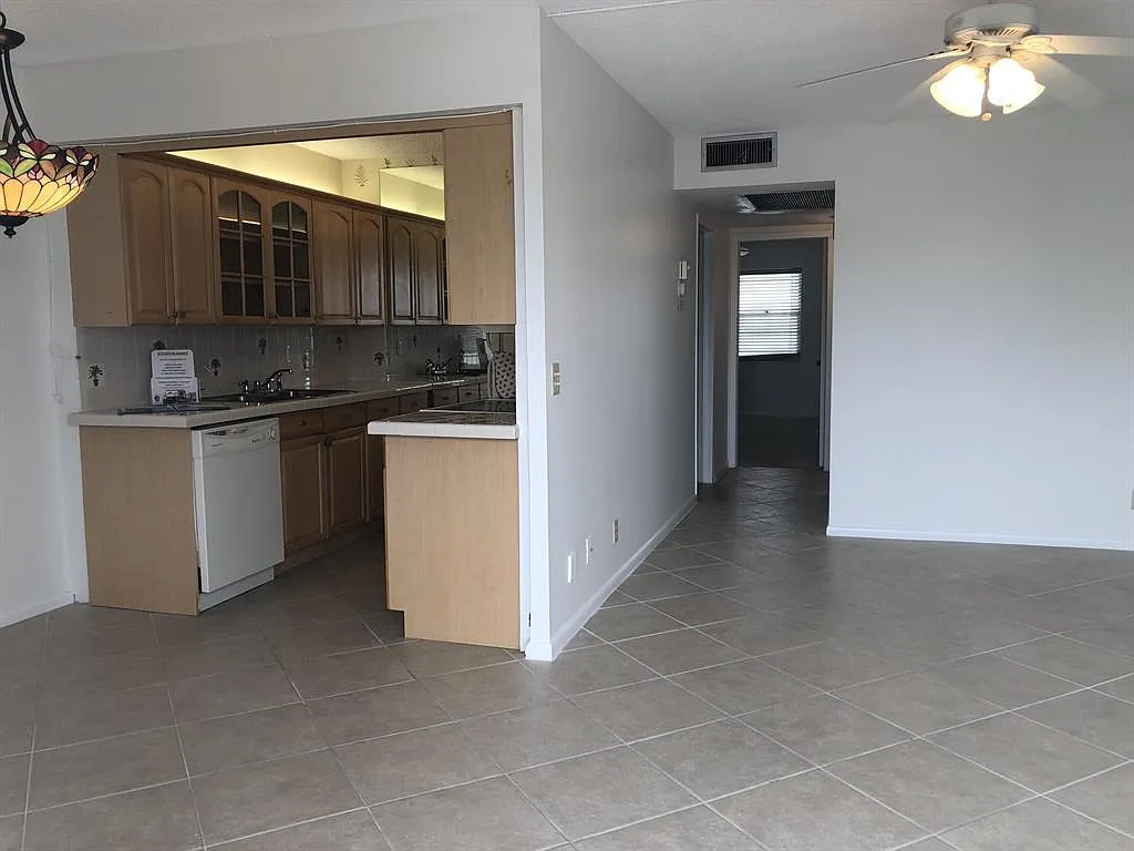 Exeter @ Century Village — Photo 4