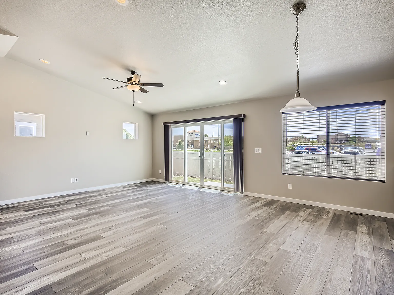 4 bed, 3092 sqft, $2,985 — Photo 4