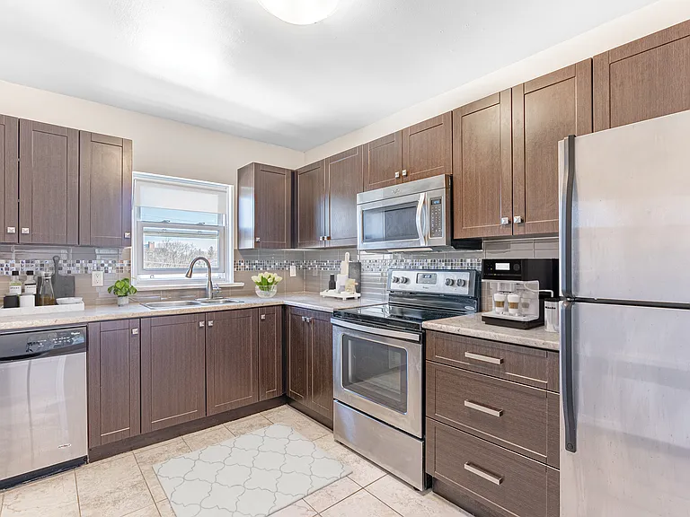 120 Saint Paul Ave — Photo 4