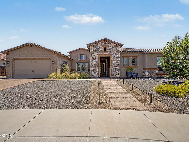 3813 E Fairfield St — Photo 1