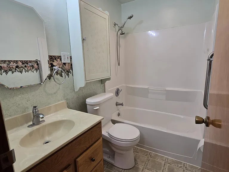 105 W Willman St — Photo 4