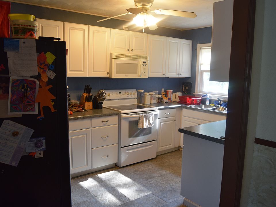 2nd image of 4721 Mallard Cres