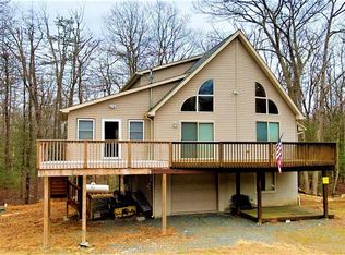 130 Lake Forest Dr, Dingmans Ferry, PA 18328