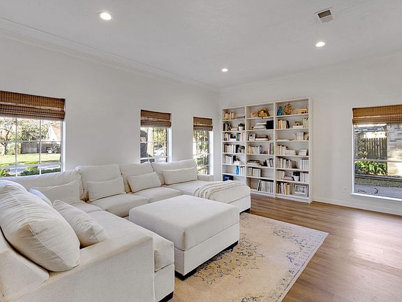 3rd image of 3627 Rolling Forest Dr