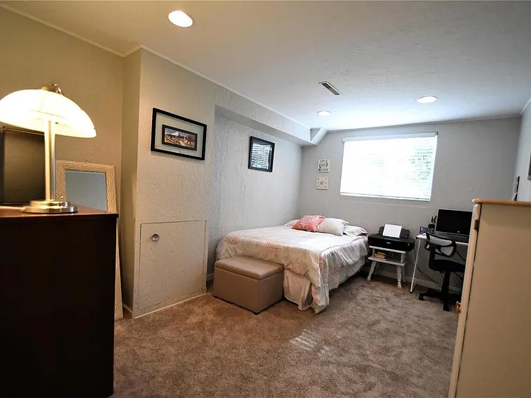 1070 Lansing St — Photo 18
