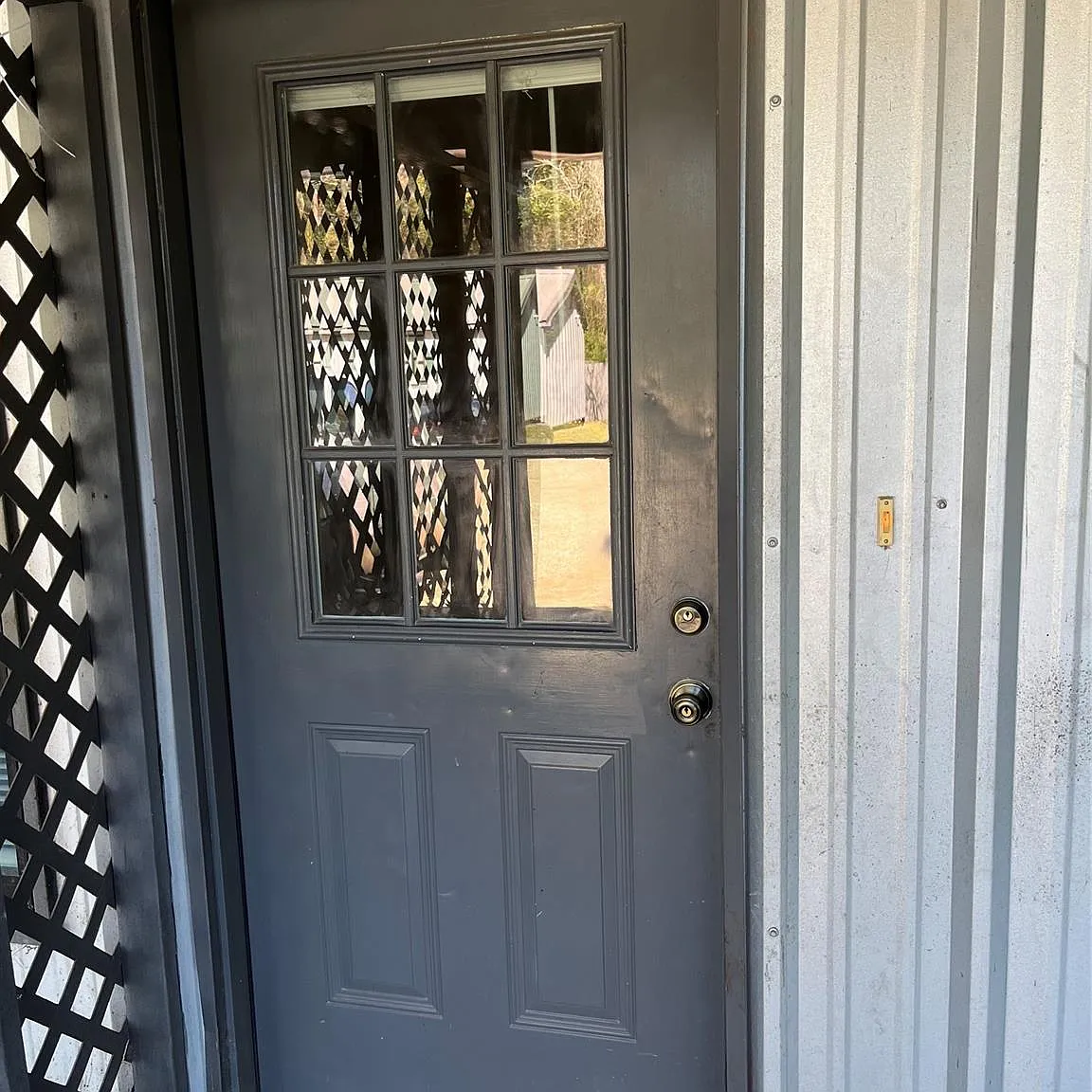 2 bed, 1.0 bath, 1560 sqft, $1,300 — Photo 2