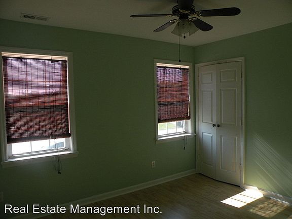3rd image of 813 Sand Hills Dr