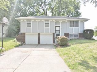 500 Tarsney Ln, Buckner, MO 64016
