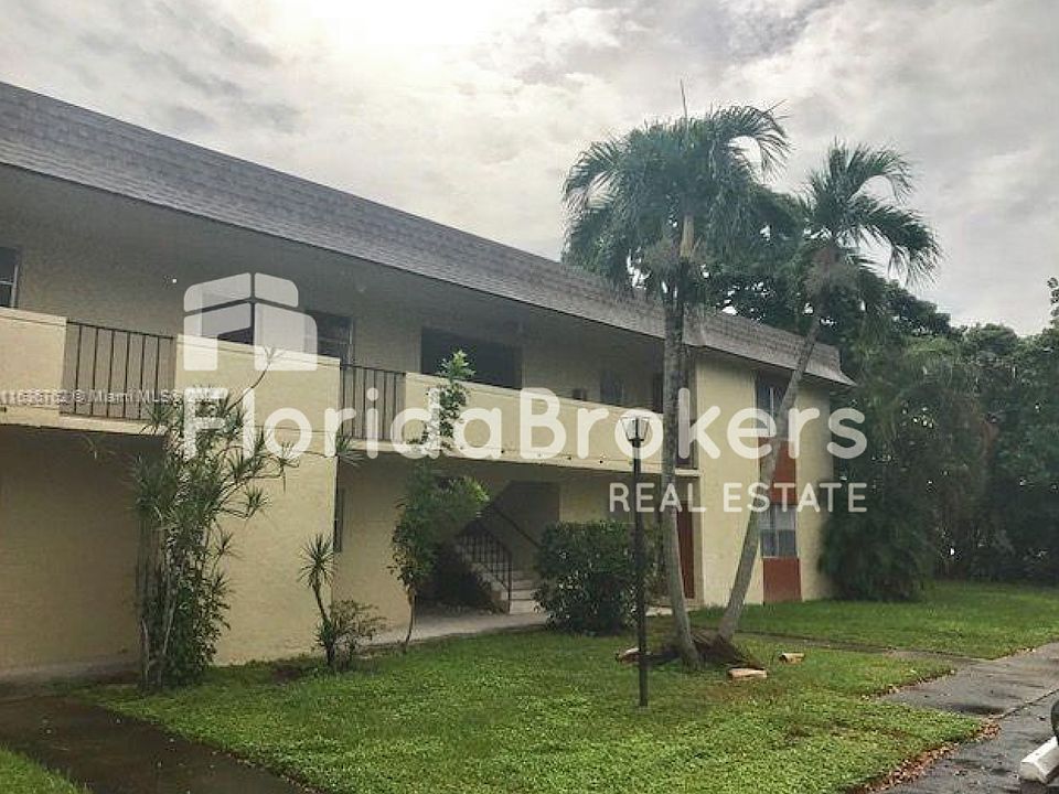1st image of 5510 Lakewood Cir #514-439