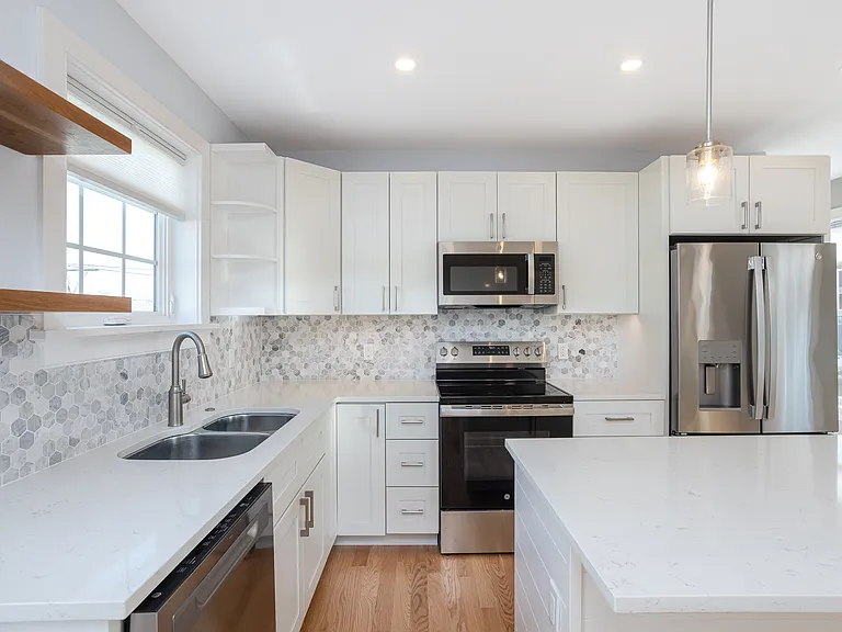 3 Vaughan Ave — Photo 2