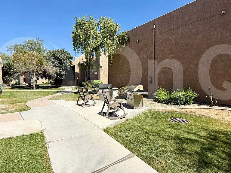 5525 E Thomas Rd #R7 — Photo 3