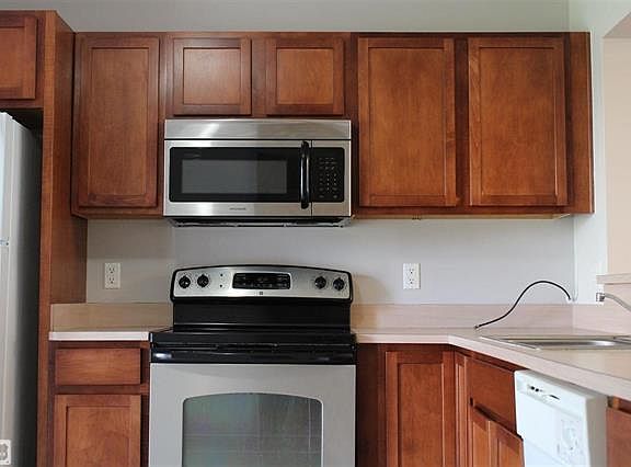 3rd image of 44372 Lakepointe Dr