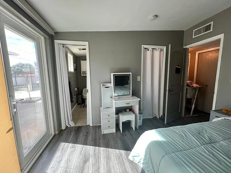 6042 E Eastland St — Photo 8