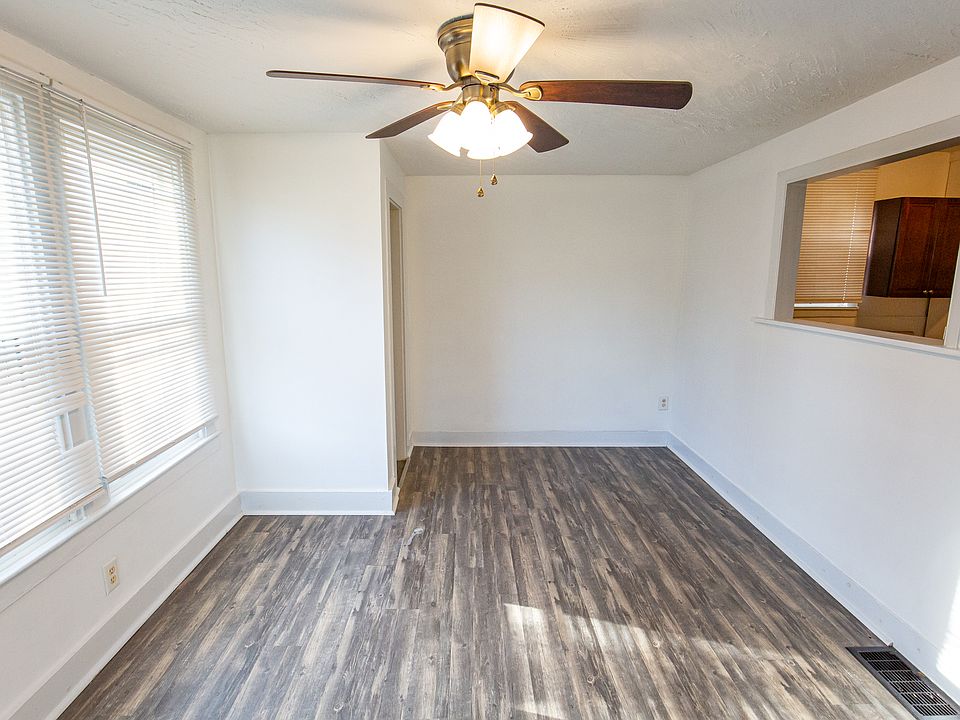 living room/ bedroom