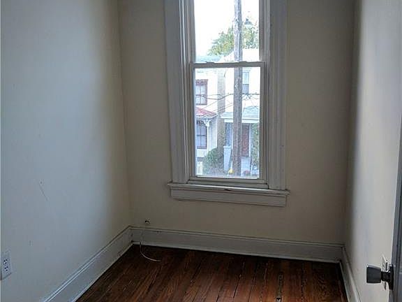 5th image of 919 N 27th St