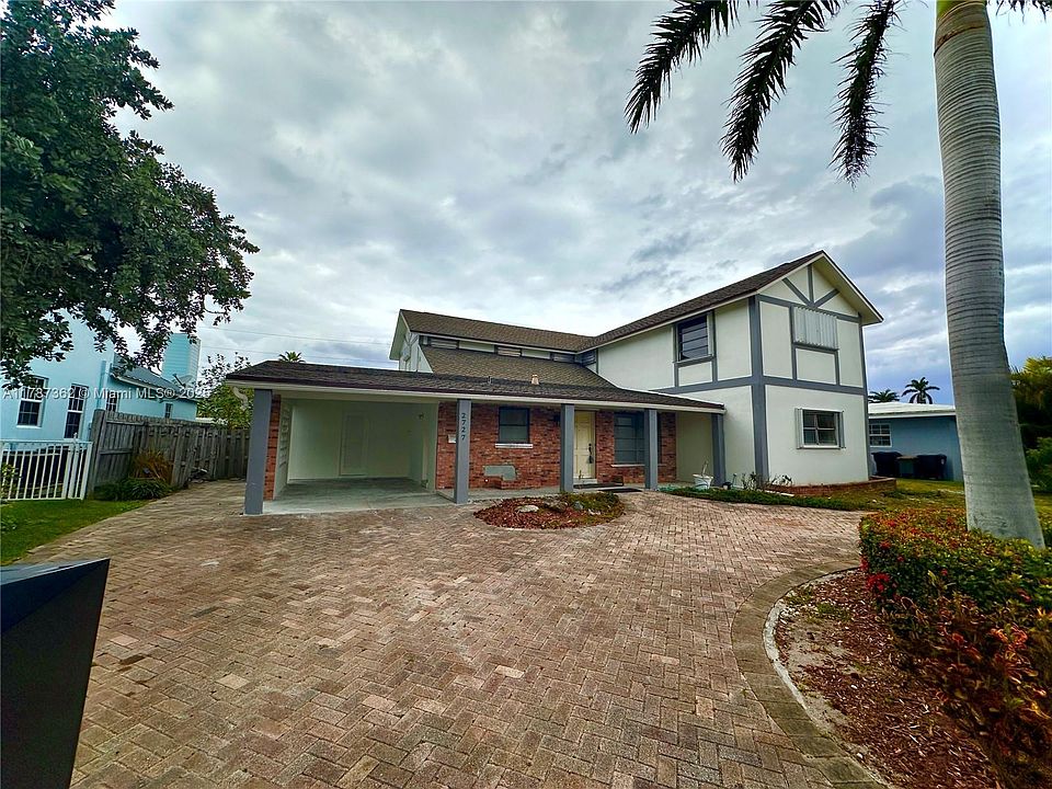 2nd image of 2727 NE 31st Ct