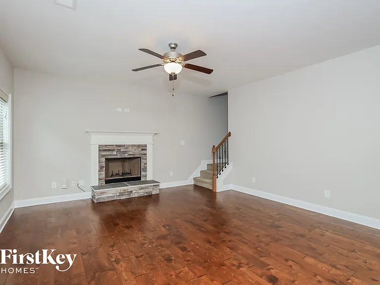 101 Village Park Dr — Photo 4