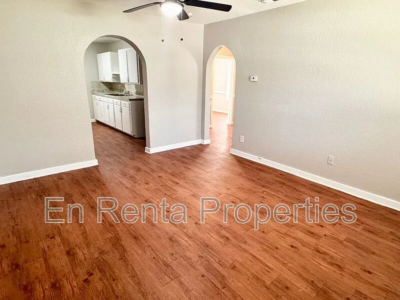 3 bed, 1.0 bath, 968 sqft, $1,595 — Photo 2