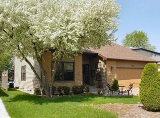 408 N Beck Rd, Lindenhurst, IL 60046