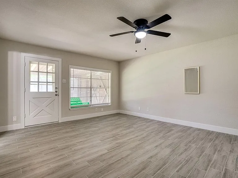 626 Arawe Cir W — Photo 14