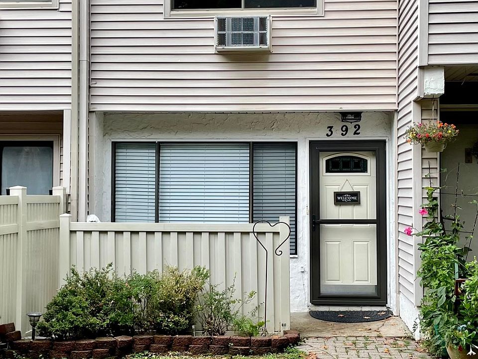 1st image of 392 Sprague Ave