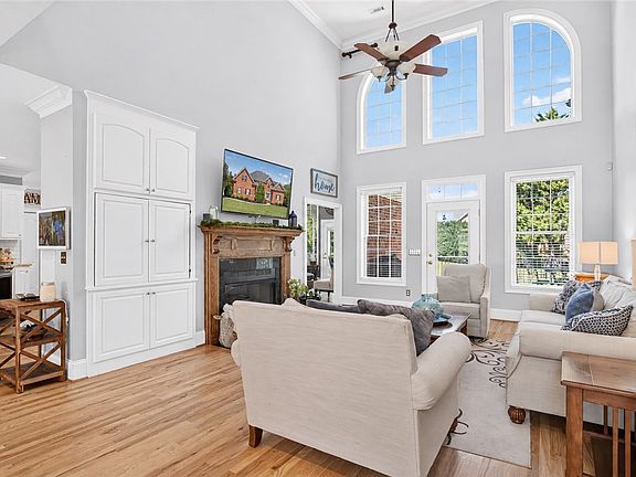 5th image of 107 Rivendell Dr