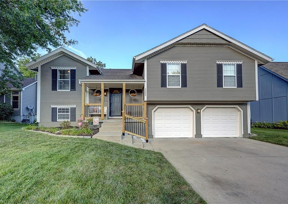 1st image of 1305 NE Quail Walk Dr