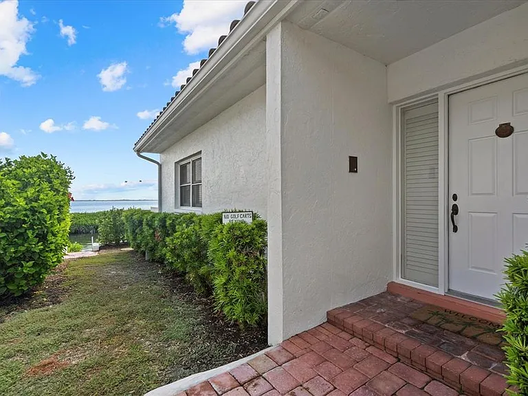 2254 Harbour Court Dr — Photo 4