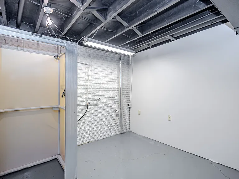 4363 Medina Dr — Photo 16