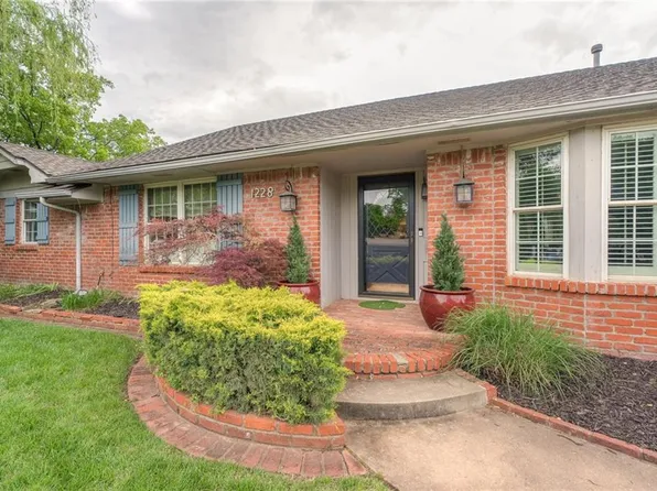 1228 Glenbrook Ter, Nichols Hills, OK 73116