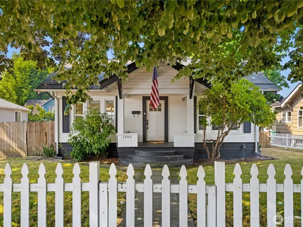 1702 Griffin Avenue, Enumclaw, WA 98022
