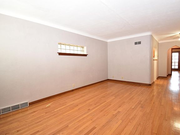 4th image of 5016 Jamieson Ave Floor 1